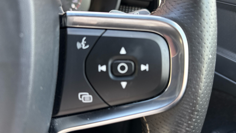 Volvo Xc40 2.0 T5 R DESIGN 5dr AWD Geartronic Petrol Estate